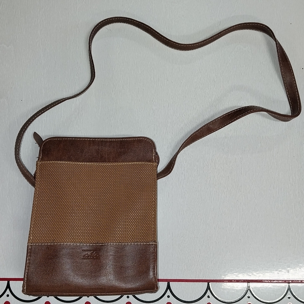 Chic Brand Brown Leather Crossbody Bag